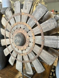 Oud houten " Waaiers / Spinnewiel "  div.