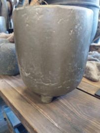Grijze pot op pootjes > Ø 19 x h 22 cm