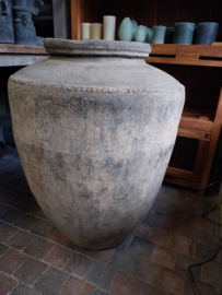 Oude kruik / pot h 80 x 65 cm . Uniek!