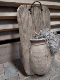 Wandbord oud hout met een (halve) oud Nepalese kruik  > M