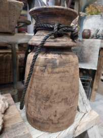 Oud houten waterkruik met prachtige "neck "  h 30 cm