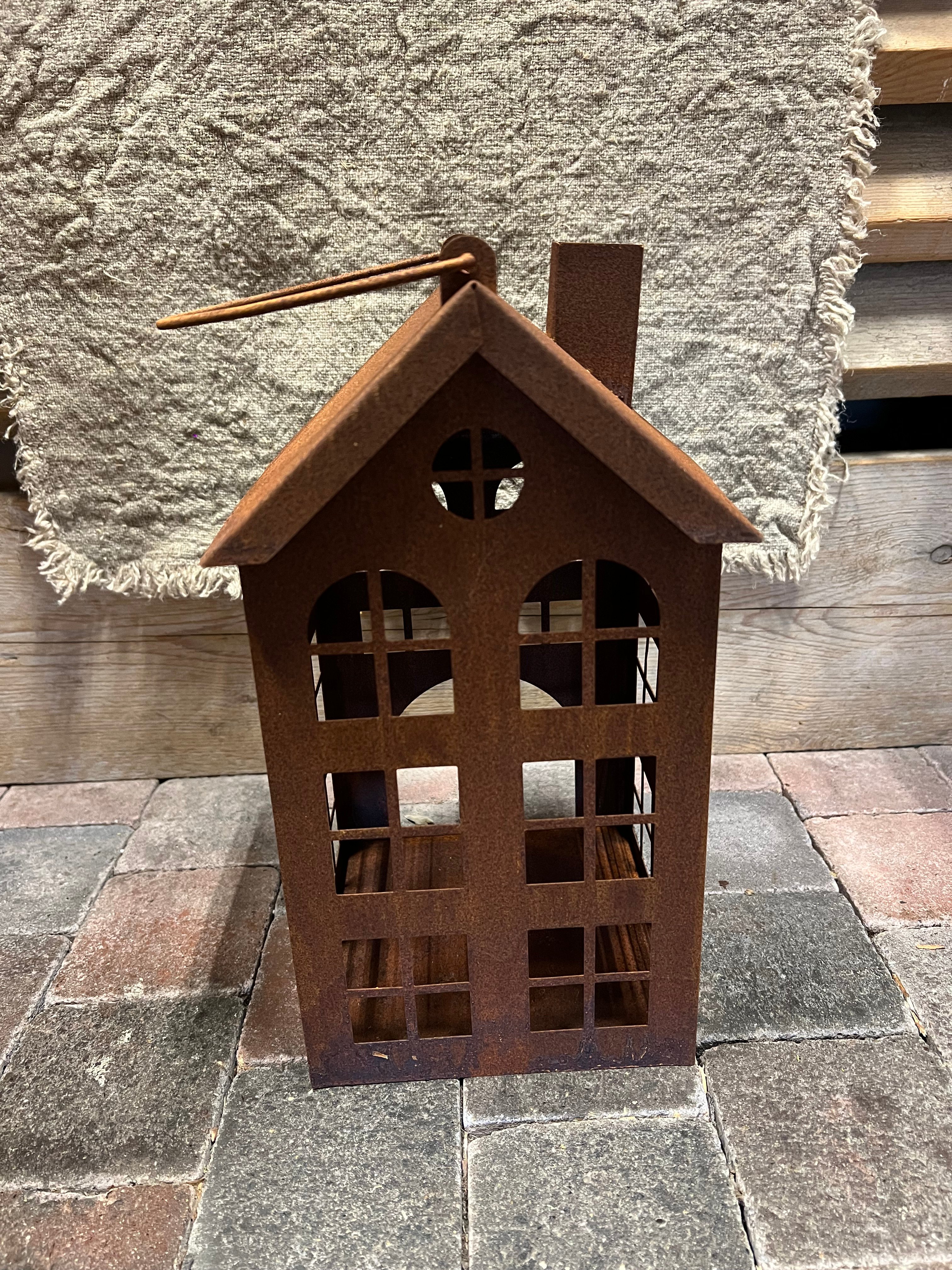 Rusty House Candleholder  >  19 x 33 cm