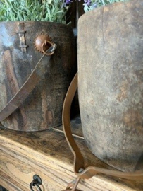 Oud houten Pot met metalen - old - hengsel  " kookpot "