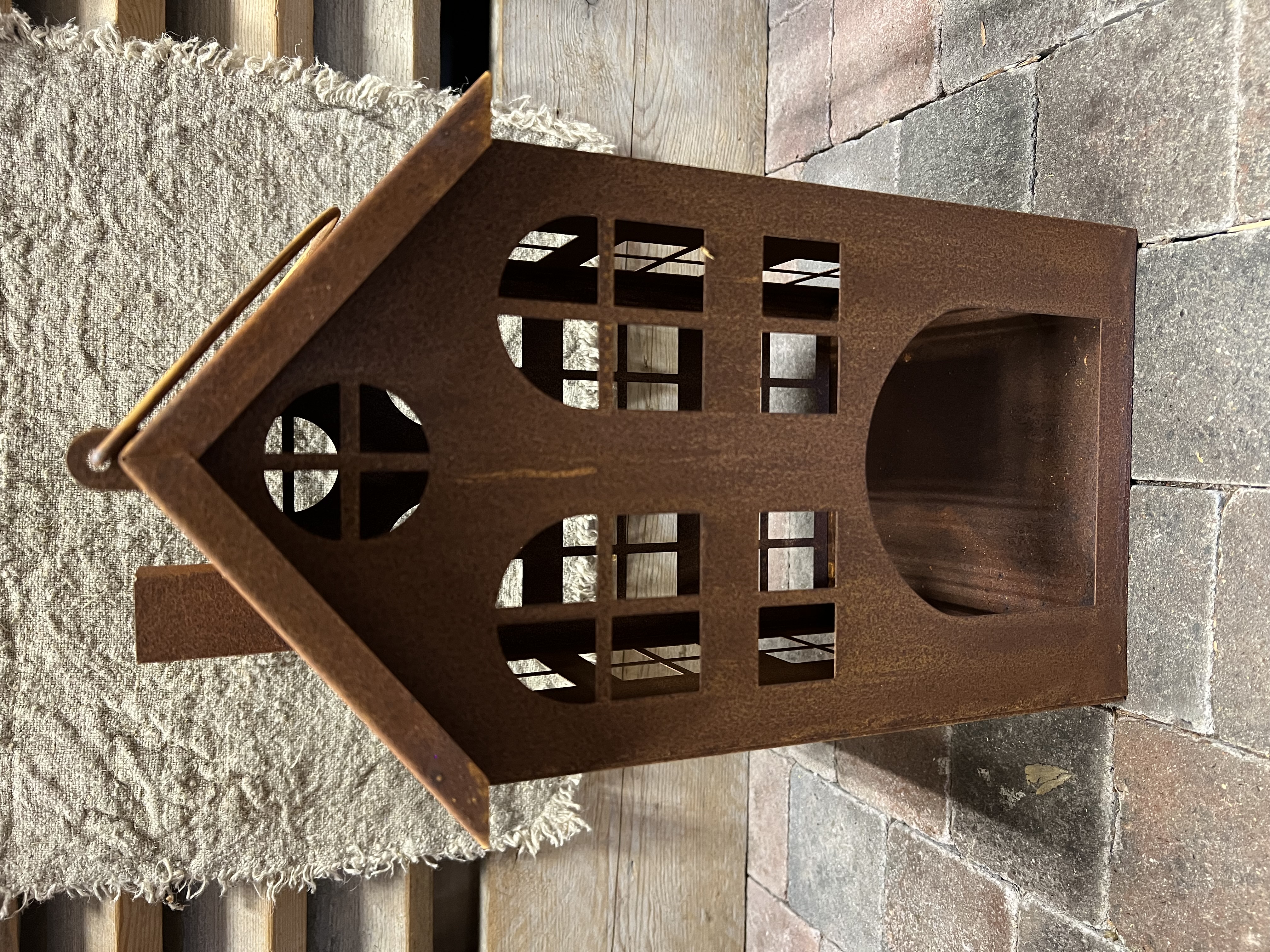 Rusty House Candleholder  >  23 x h 40 cm