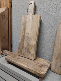 Snijplankje mangohout > op pootjes > afm 40 x 14,5 x h 5 cm..