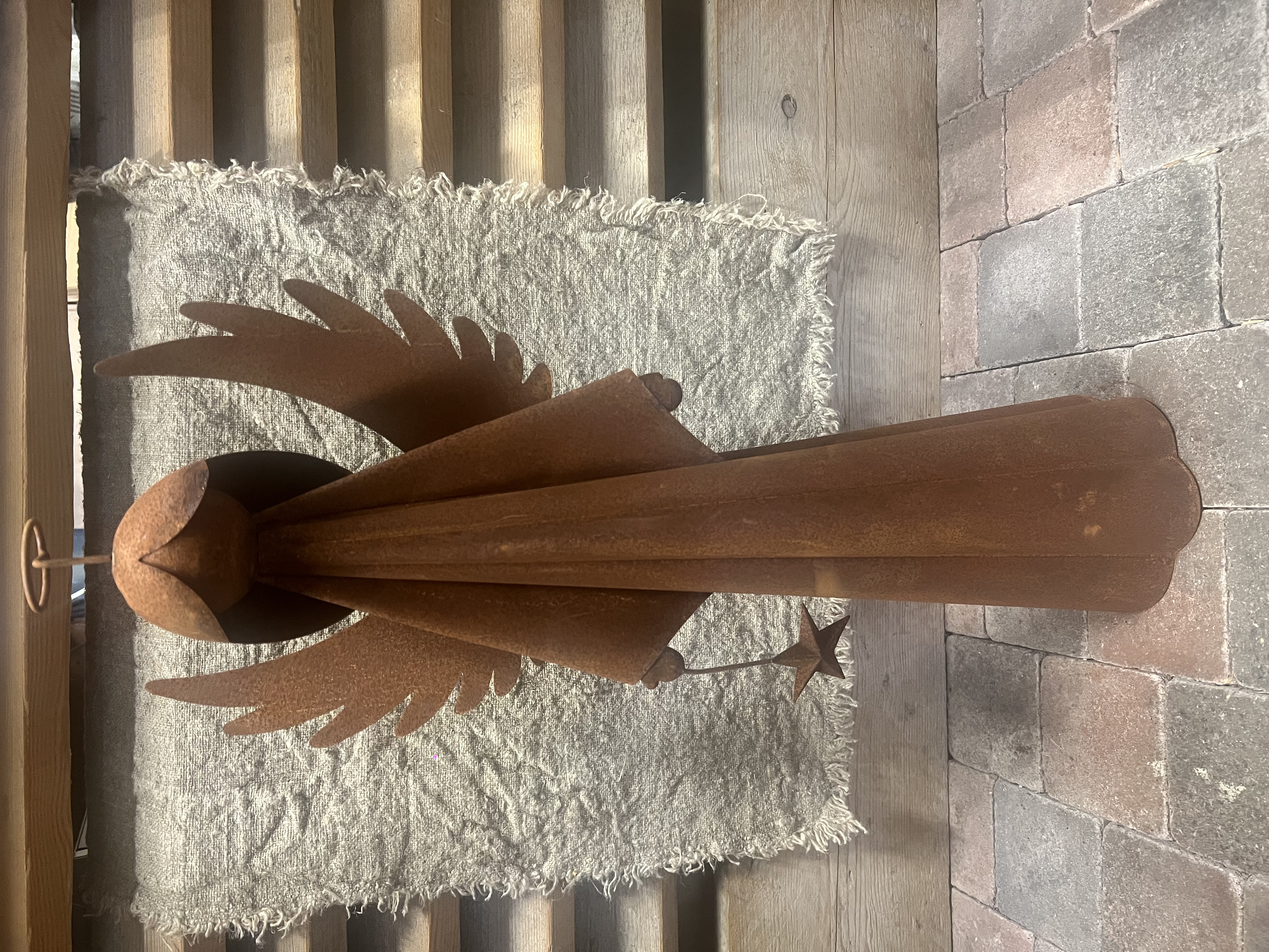 Rusty brown Angel L >  25x15xh60cm