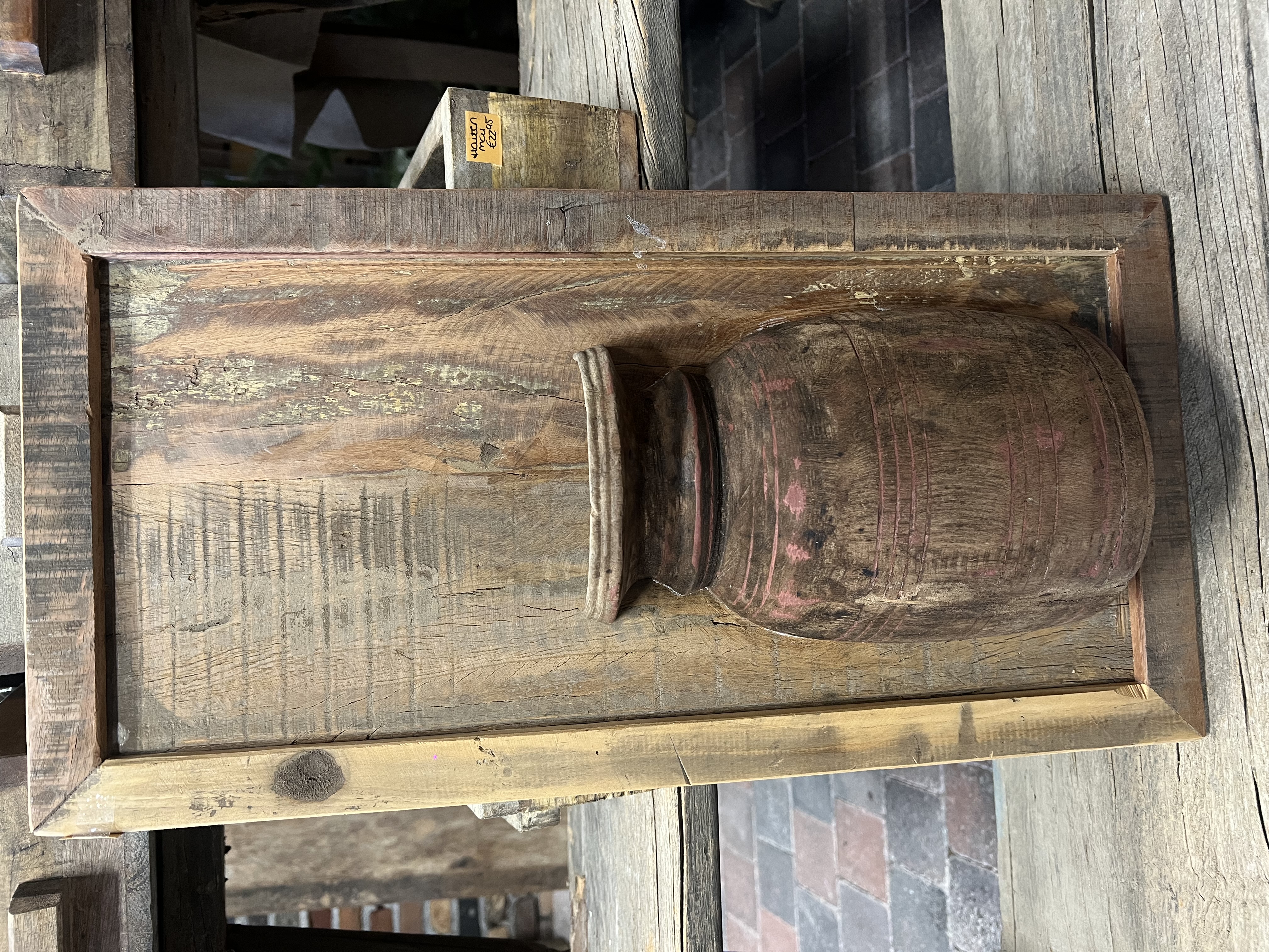 Wandbord oud hout met - halve / Nepalese kruik 55x28cm ( zie foto incl deco ) 