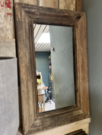 Spiegel met oud houten rand > 60x38x4cm