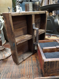 Oud houten vierkant spijkerbakje/-kistje