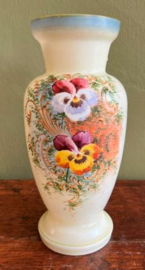 Vintage porseleinen vaas met handbeschilderde bloeme