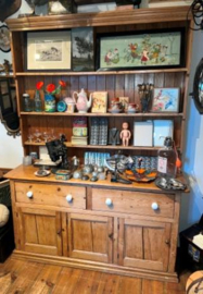 oud Engelse grenen  buffet kast