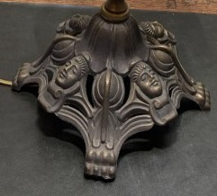 Unieke Antieke 'Girandole' Tafellamp – Kristal met Gietijzeren Maskervoet