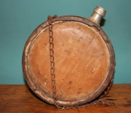 Oude houten water veldfles