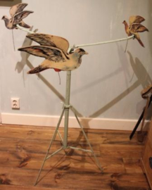 Oud carrousel schietspel met duiven
