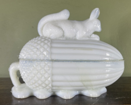 Melkglazen (opaline) suikerpot of bonbonnière