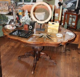 Antieke Biedermeier Notenhouten tafel