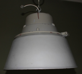 Industriele lamp met glas en kap