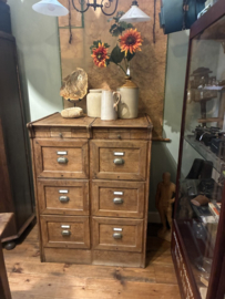 Oude houten archiefkast – stoer vintage karakter