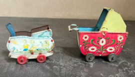 2 antieke metalen poppen kinderwagentjes