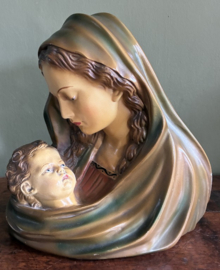 Borstbeeld van de Maagd Maria met het kindje Jezus