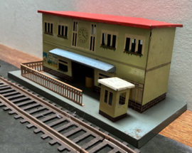 Antiek blikken treinstation uit de jaren 40/50.