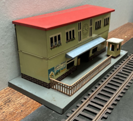 Antiek blikken treinstation uit de jaren 40/50.