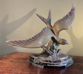 Antieke Franse Art Deco Sculptuur - Vliegende Zwaluw/Meeuw op Marmeren Voet (ca. 1930)