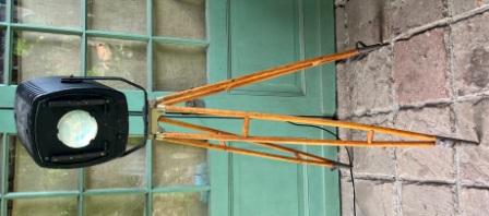 Vintage Theater lamp op houten driepoot