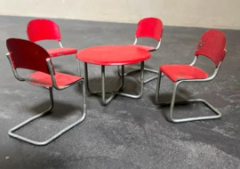 Poppenhuis tafels met stoelen