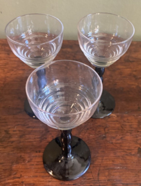 Set van 3 Originele Art Deco Wijnglazen – Zwarte Geparlede Stam & Ringen
