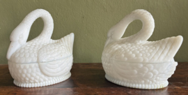 Vintage Vallerysthal Melkglas Zwaan op Nest (Epe)