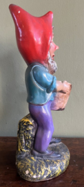 Antieke gipsen Tuinkabouter met Mand – Handbeschilderd – ca. 1940