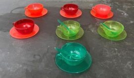 Oud Plastic kinder servies