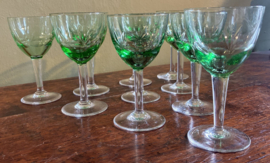Set van 10 Antieke Elzas Wijnglazen – Groen Geslepen Glas / Roemers