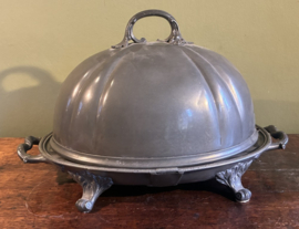 Museale Vroeg-Victoriaanse Britanniametaal / Tinnen Warmhoudschotel met Cloche (1848)