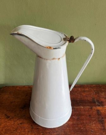 Vintage emaille kan met schenktuit en deksel