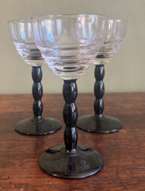 Set van 3 Originele Art Deco Wijnglazen – Zwarte Geparlede Stam & Ringen