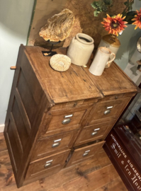 Oude houten archiefkast – stoer vintage karakter