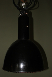 Industriele zwart emaille lamp