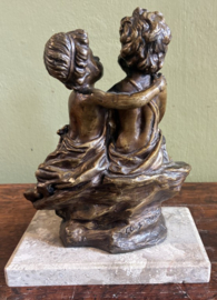 Antiek Beeld Twee Putti met Bloemen – Gesigneerd Aug. Moreau