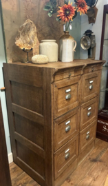 Oude houten archiefkast – stoer vintage karakter