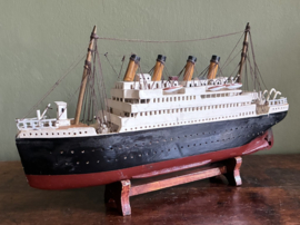Prachtig Houten Modelboot RMS Titanic – Handgemaakt Blikvanger (met standaard)