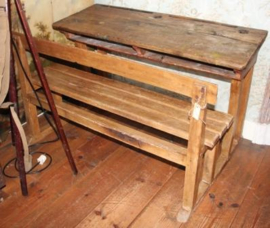 oud houten kinderschool bankje