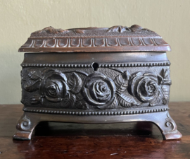 Antiek Art Nouveau / Jugendstil Sieradenkistje – Groot Model met Rozenreliëf