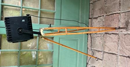 Vintage Theater lamp op houten driepoot