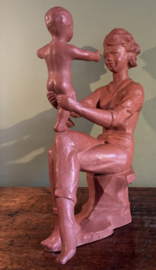 Prachtig Terracotta Beeld "Moeder en Kind" – Gesigneerd P. Peters (Piet Peters)