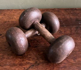 antieke houten dumbbells