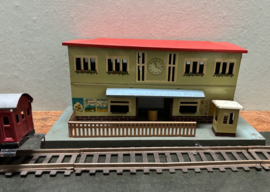 Antiek blikken treinstation uit de jaren 40/50.