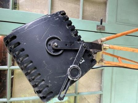 Vintage Theater lamp op houten driepoot