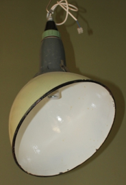 Oude groene industriele lamp